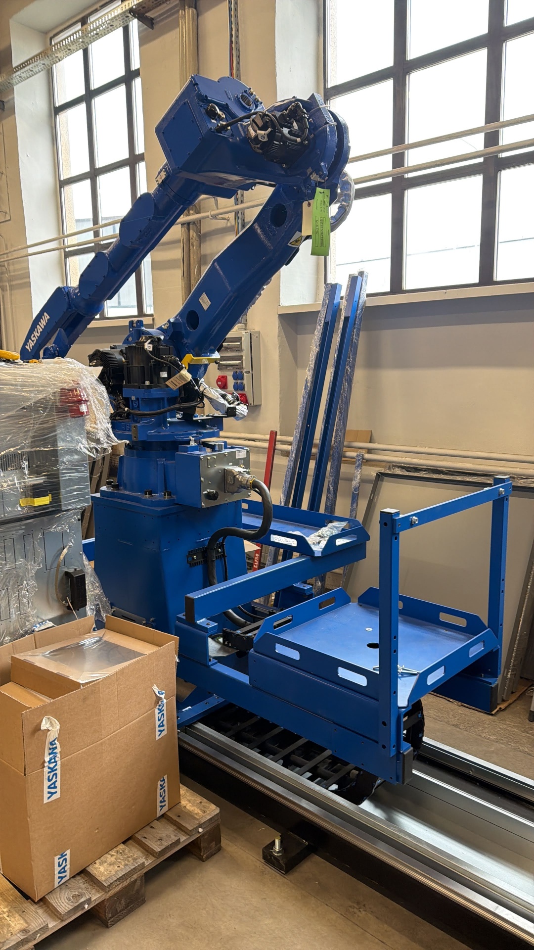 Robot Yaskawa na torze jezdnym